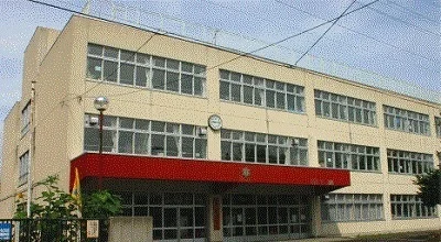 美園小学校まで700m