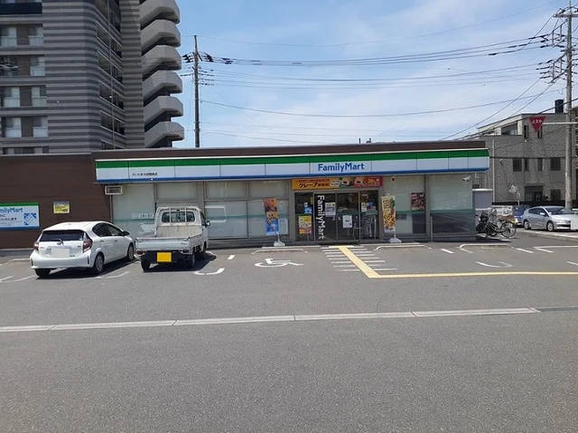 ファミマ　さいたま大成橋南店まで500m