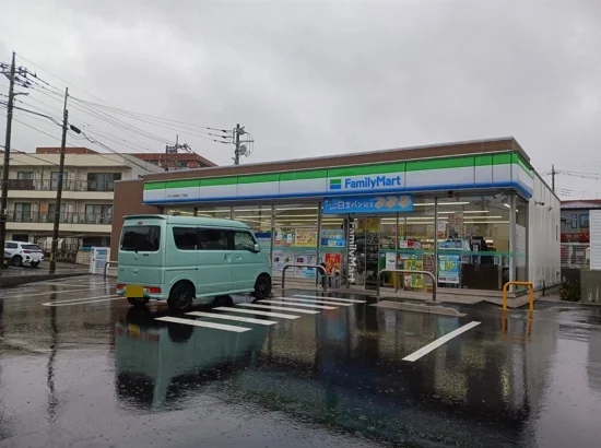 ファミマ　さいたま曲本２丁目店まで170m