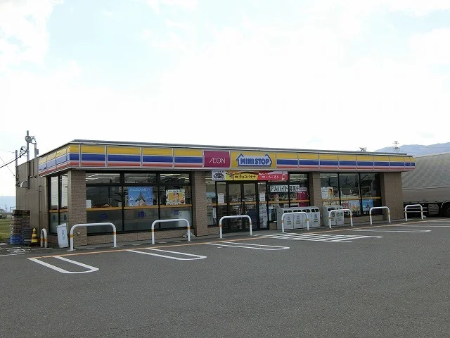ミニストップ大垣綾野店まで700m