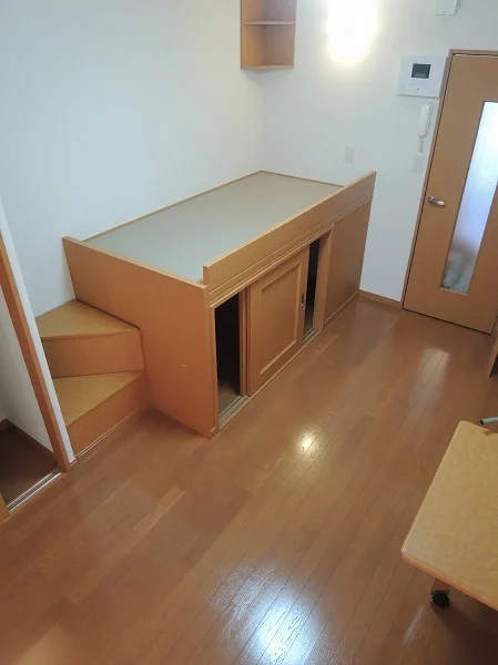 収納たくさんのベッドタイプのお部屋