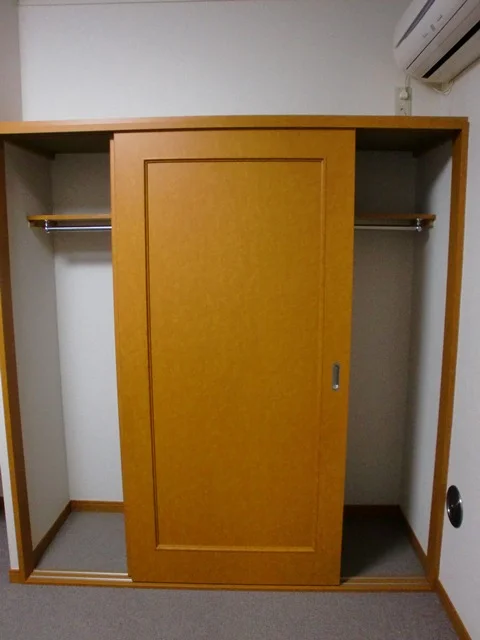 衣類がたくさん掛けられます