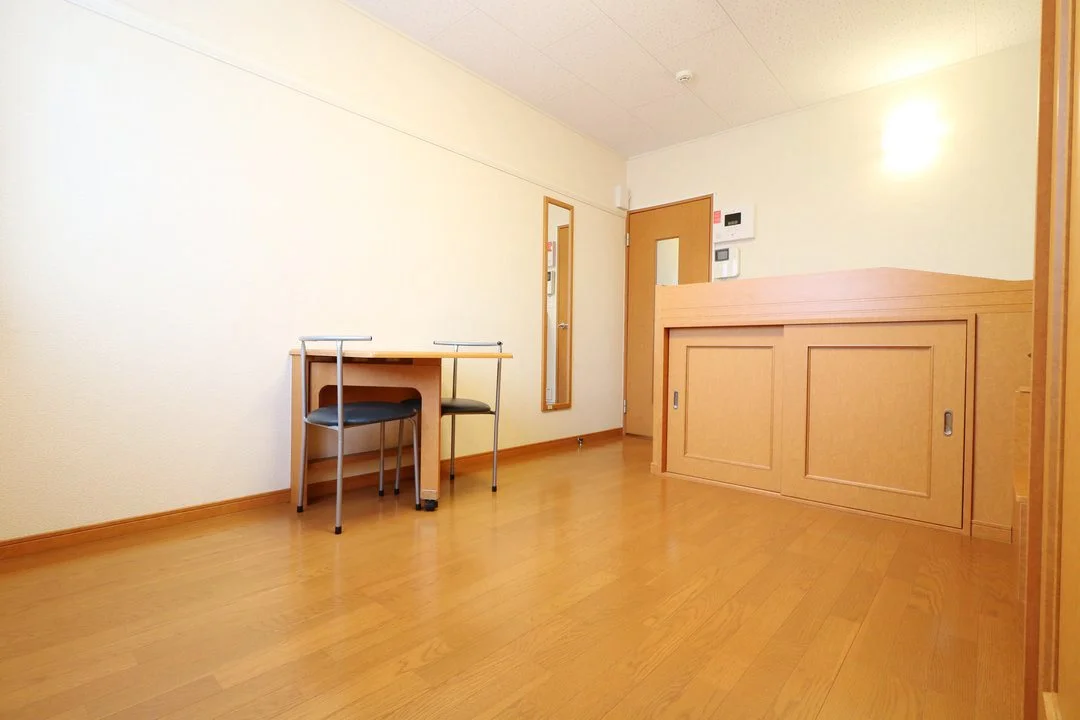 ベッド下に収納スペースあり！荷物が多くても十分に収まります