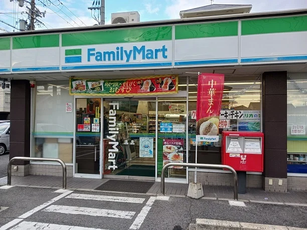 ファミリーマート京屋西湊店まで130m