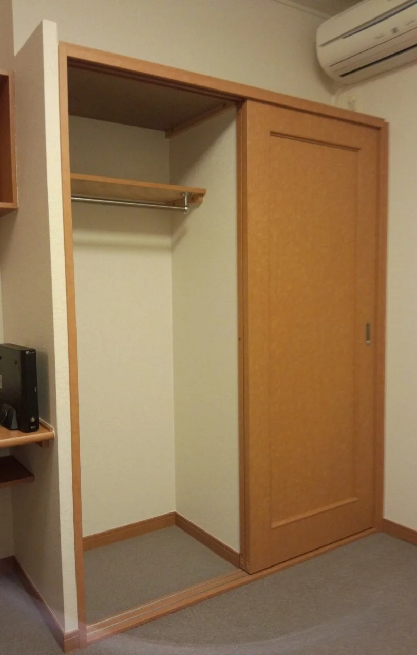 衣類がたくさん掛けられます