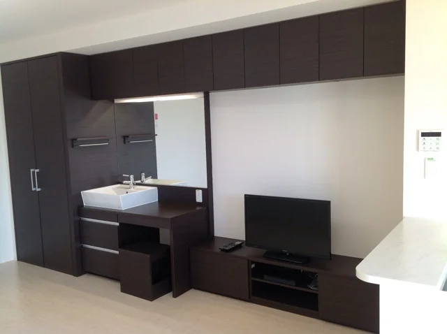 収納が多く、女性に嬉しい化粧台付き♪