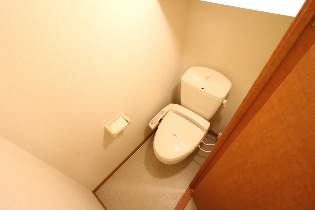 快適な温水洗浄便座付きトイレになります。