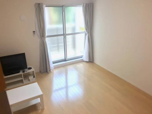 部屋は白基調でとっても爽やかな雰囲気です♪