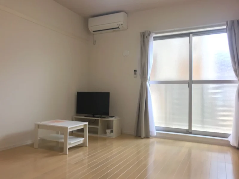 南窓で全部屋日当りも良好です！