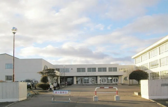 釧路市立鶴野小学校まで1100m