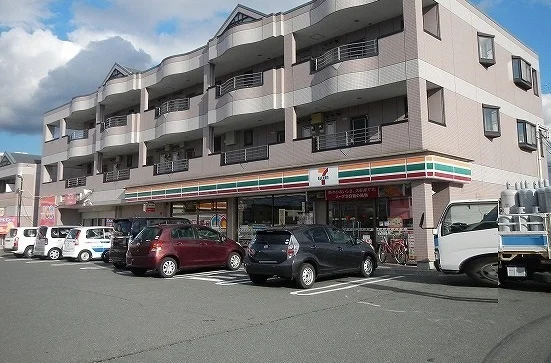 セブンイレブン豊橋下地町店まで650m