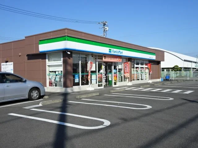 ファミリーマート　小石川三丁目まで110m