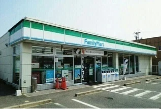 ファミリーマートまで260m
