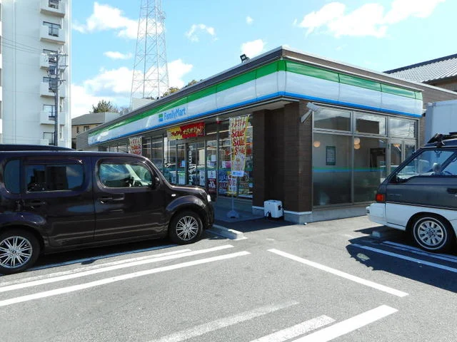 ファミリーマート 岡崎鴨田東店まで500m