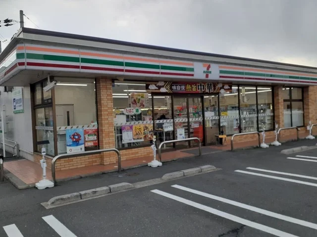 セブンイレブン 城陽平川店まで800m