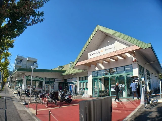 グルメシティ嵯峨店まで1800m