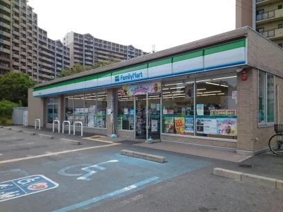 ファミリーマート様まで600m