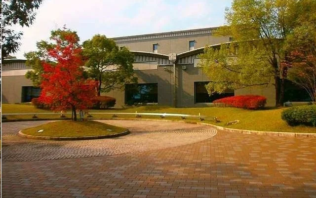 県立図書館様まで1900m