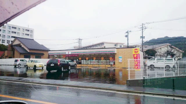 セブンイレブンまで270m