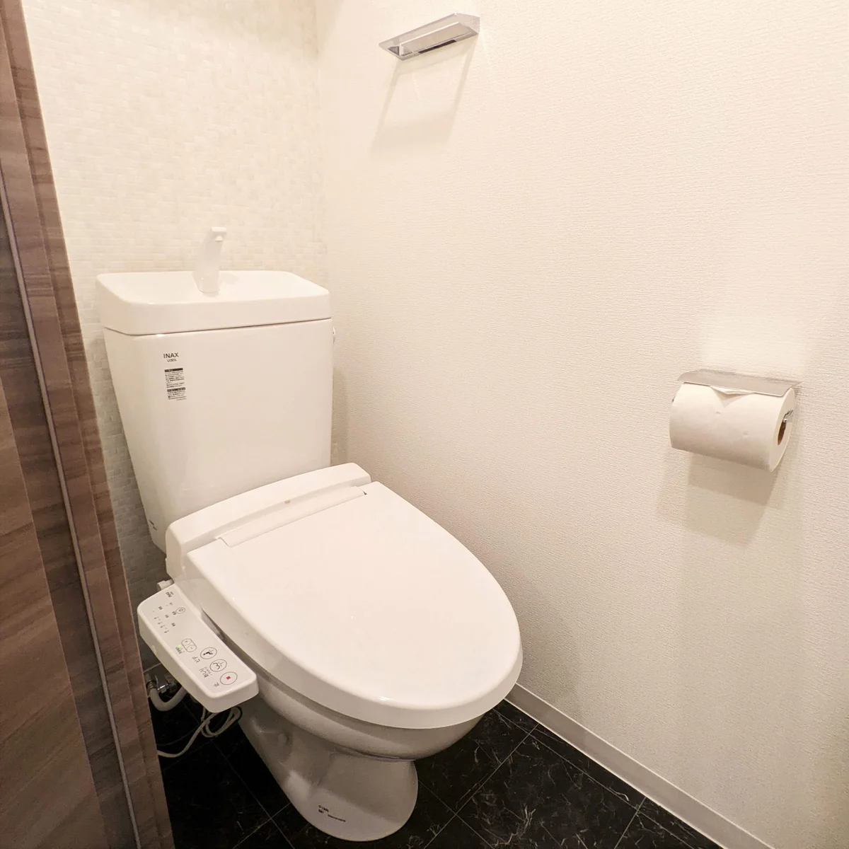 温水洗浄便座付きです