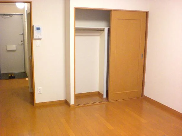 1Fはフローリング、2F以上は絨毯になります。