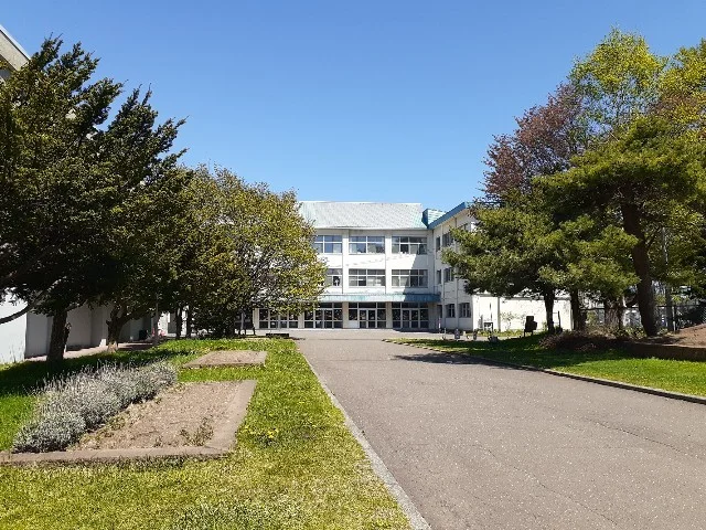 恵庭小学校まで650m