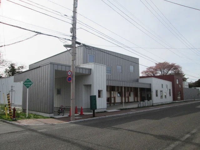 恵庭市生涯学習施設かしわのもりまで1100m