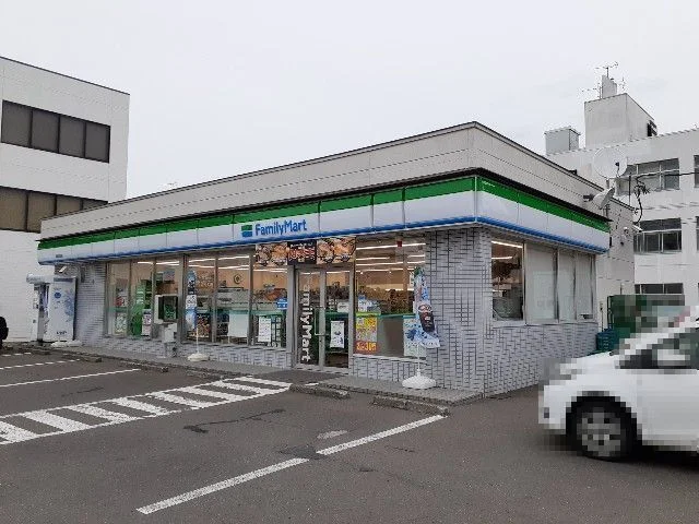 ファミリーマートまで400m