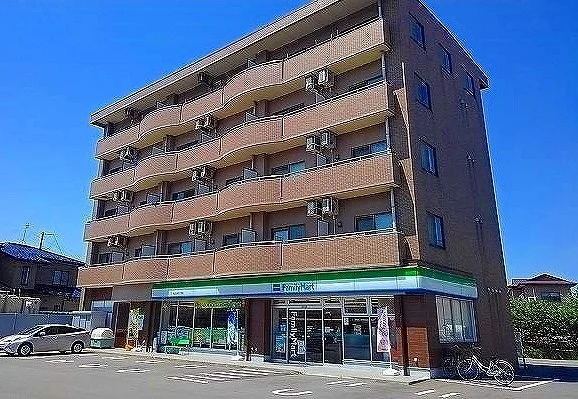 ファミリーマート茨島四丁目店まで465m