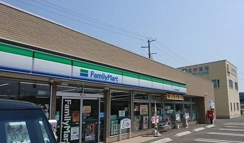ファミリーマート三戸中央病院通まで1700m