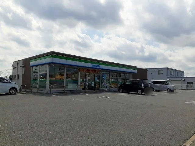 ファミリーマート市原古市場店まで140m