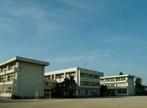 大泉町立南小学校まで1500m
