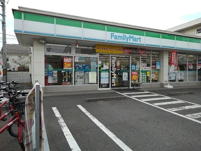 ファミリーマートまで249m