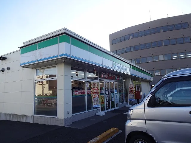 ファミリーマート　岡谷田中町店まで100m