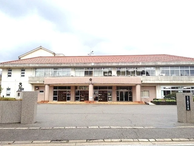 英田小学校まで1400m