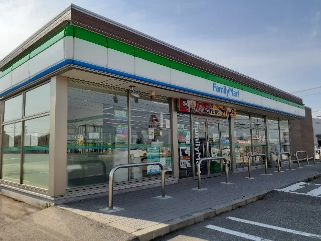 ファミリーマート富山上二杉店まで500m