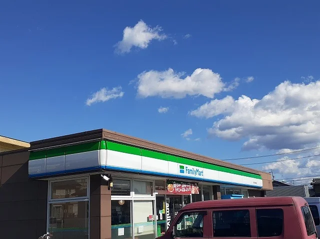 ファミリーマートまで600m