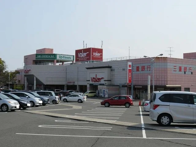 バロー星川店まで1300m