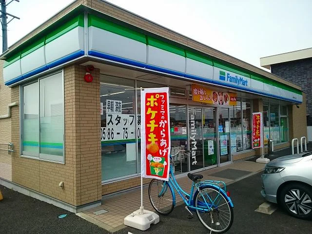 ファミリーマート　ゆぎおろし店まで550m