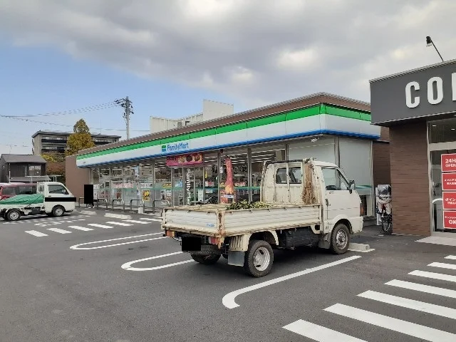 ファミリーマート桑名駅西店まで850m