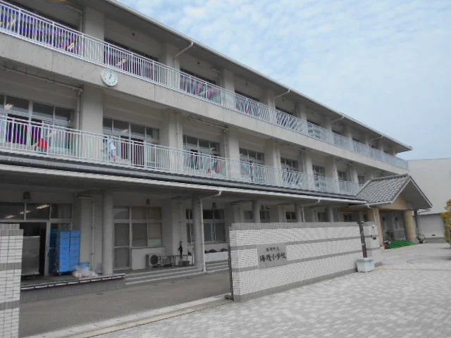 湯浅小学校様まで500m