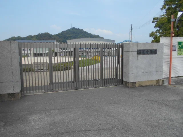 湯浅中学校様まで550m