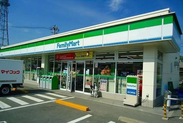 ファミリーマートまで550m