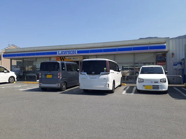 ローソン東入部１丁目店まで450m