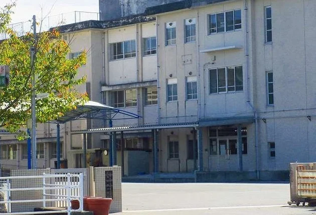 本庄小学校まで1100m