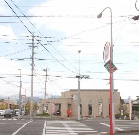 竹松郵便局まで950m