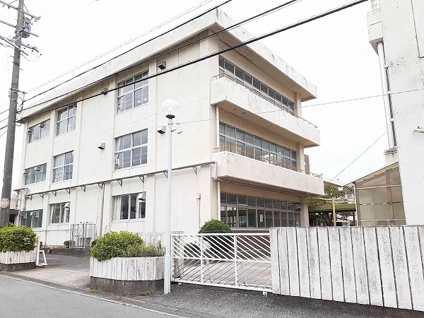 関小学校まで600m