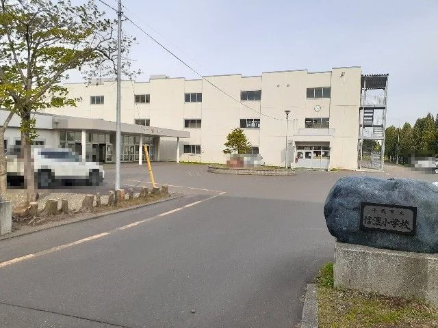 信濃小学校まで300m
