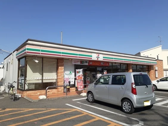 セブンイレブン西辛川店まで300m