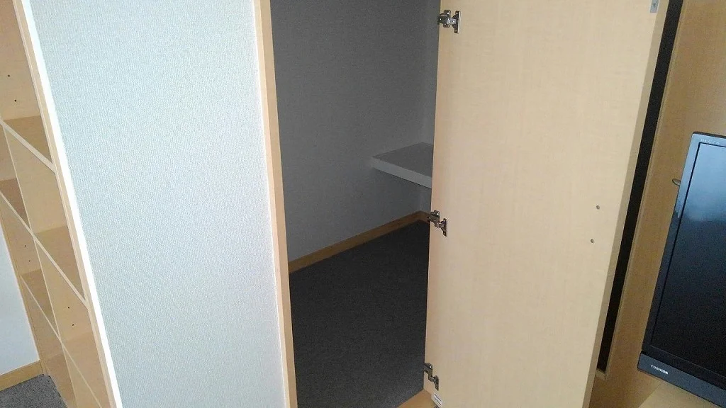 ベッド下ウォークインクローゼット完備